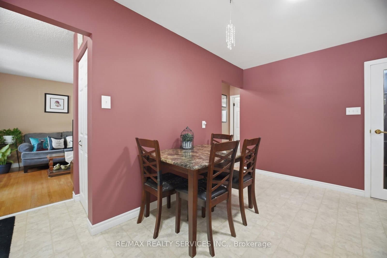 15 Ferndale Crescent thumbnail 11