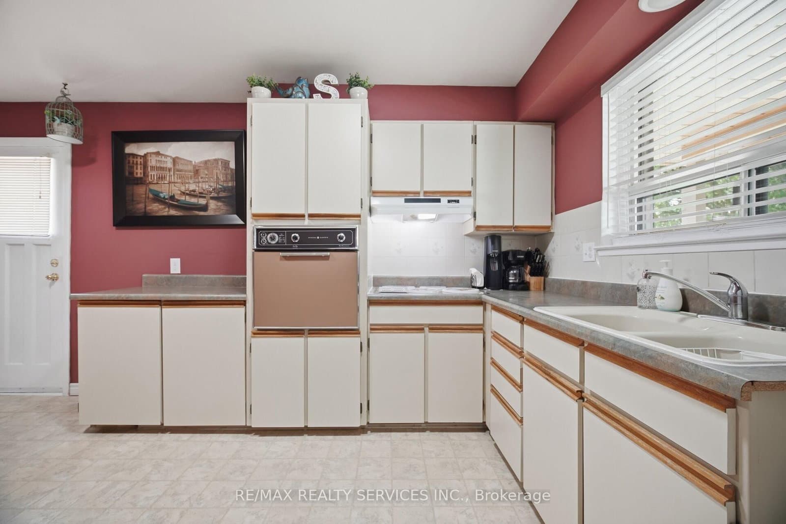 15 Ferndale Crescent thumbnail 15