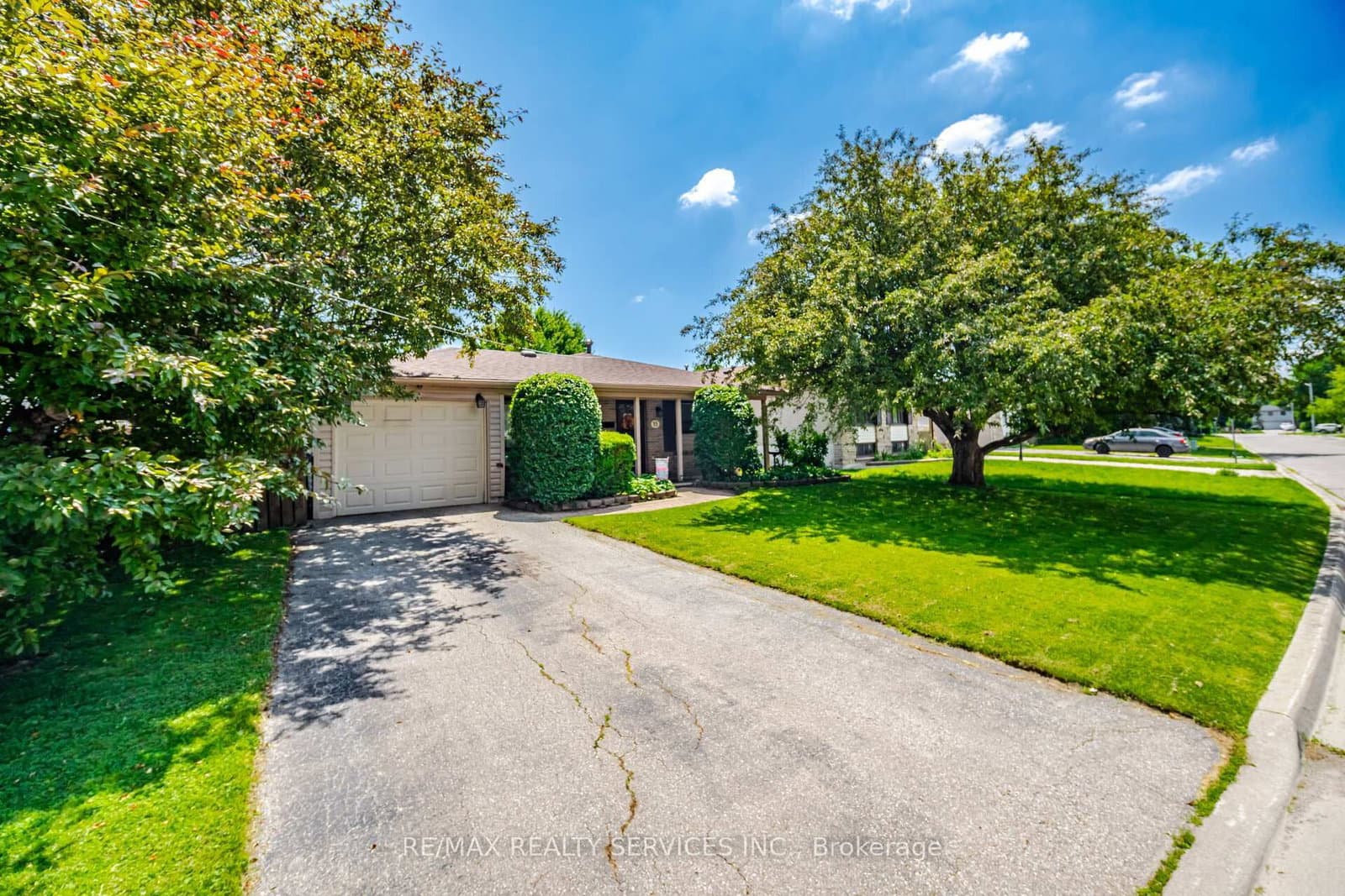 15 Ferndale Crescent thumbnail 3