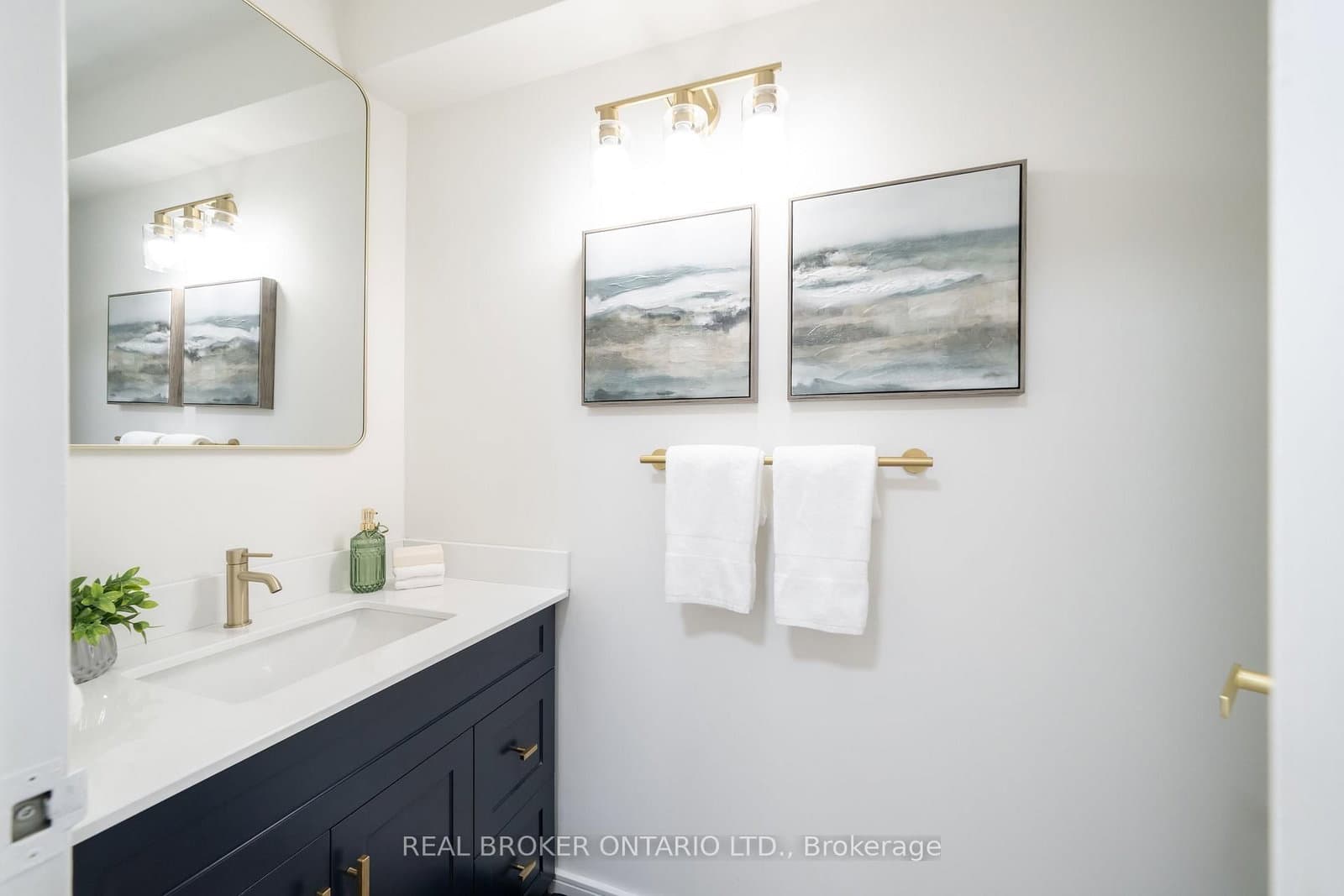 684 Dynes Road, Unit 1 thumbnail 12