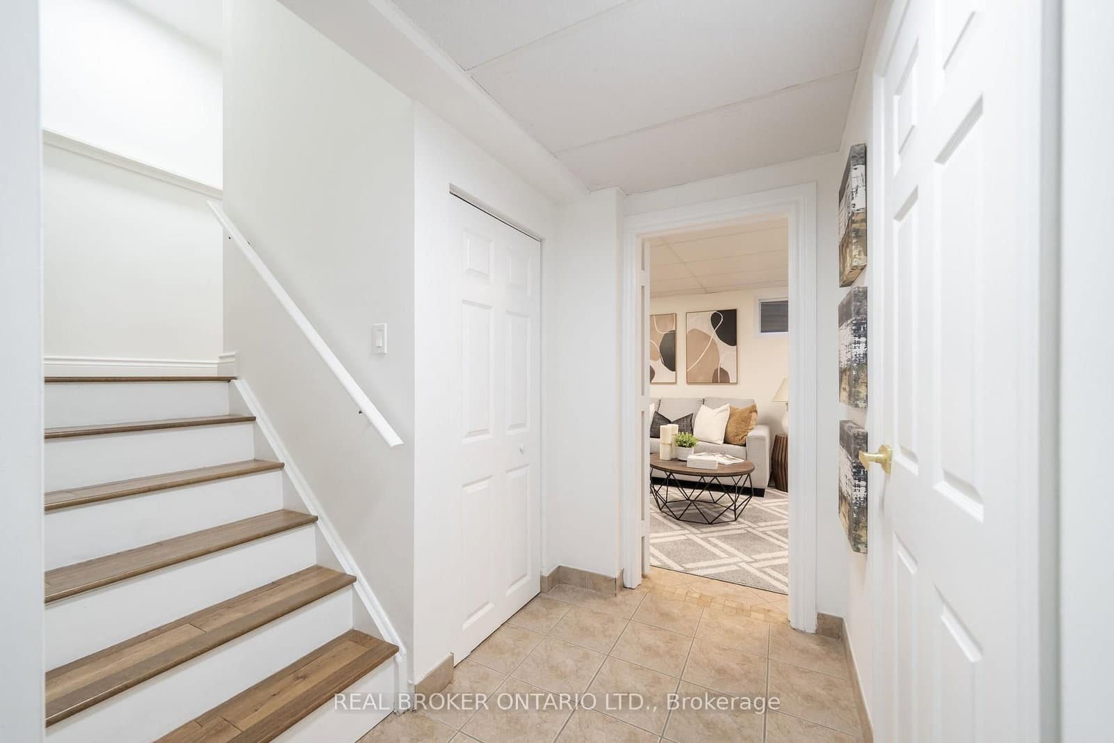 684 Dynes Road, Unit 1 thumbnail 22