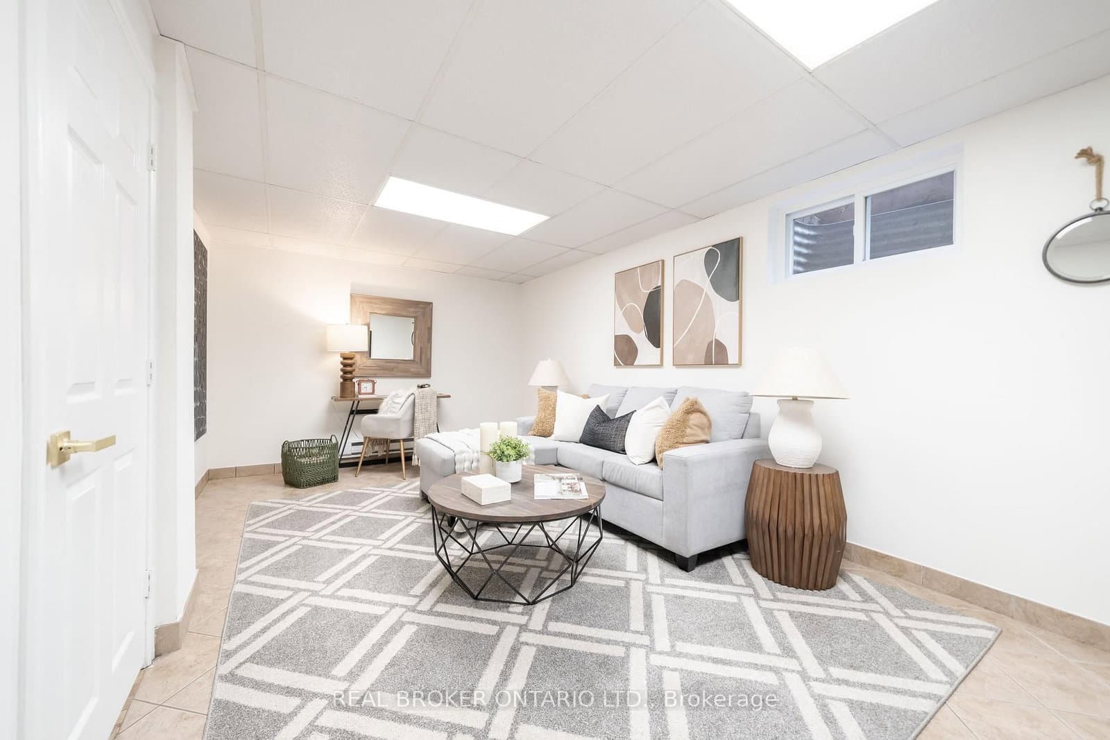 684 Dynes Road, Unit 1 thumbnail 23