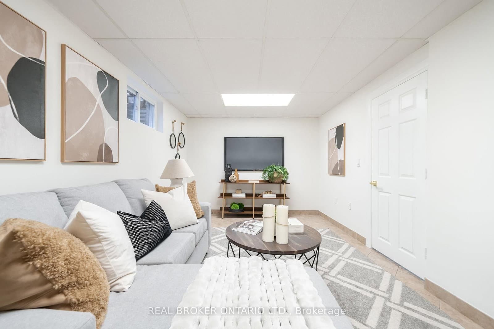 684 Dynes Road, Unit 1 thumbnail 24