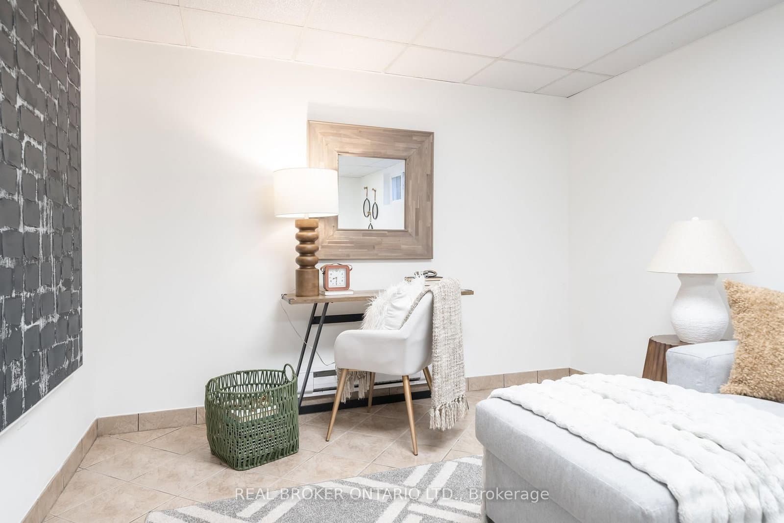 684 Dynes Road, Unit 1 thumbnail 26