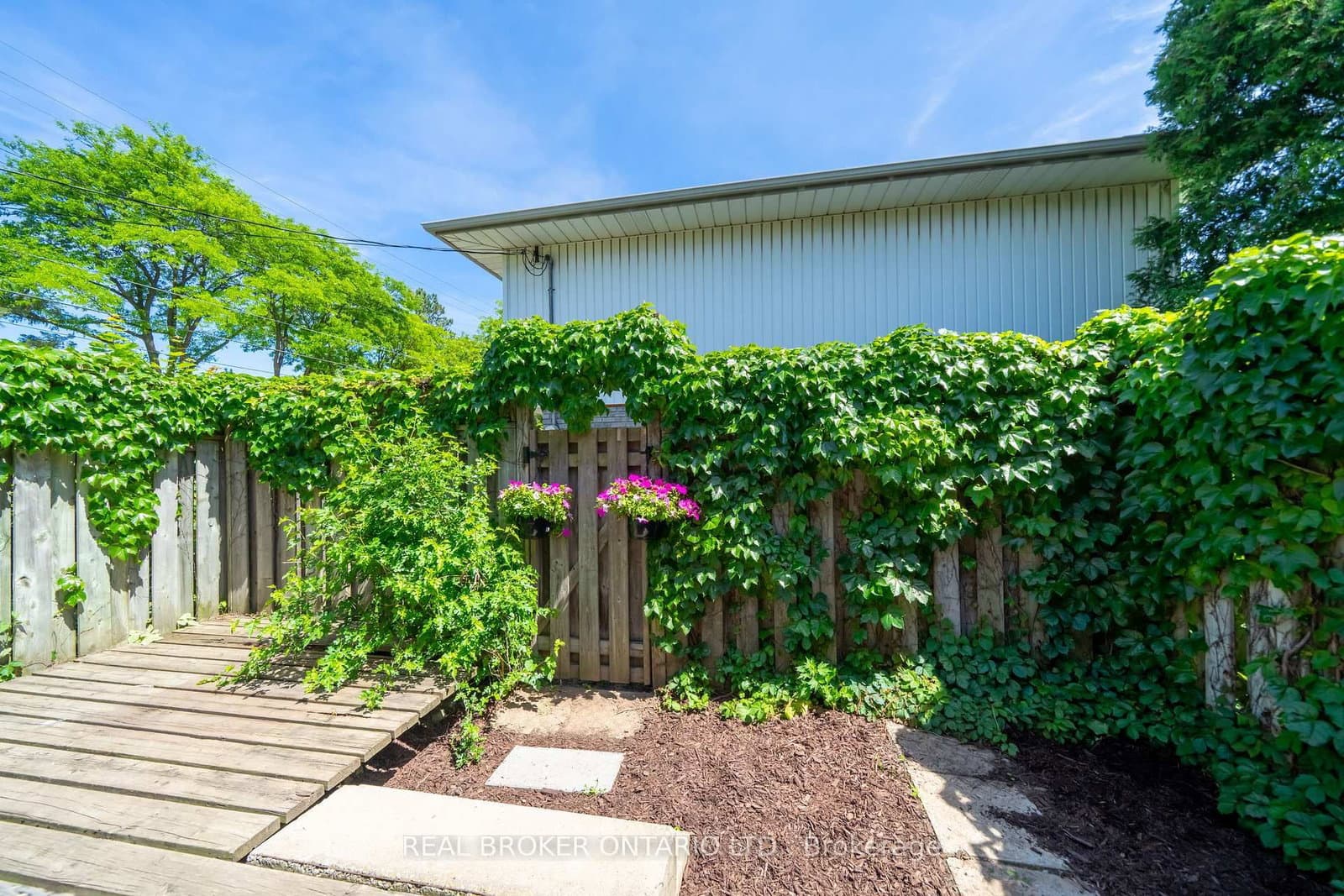 684 Dynes Road, Unit 1 thumbnail 34