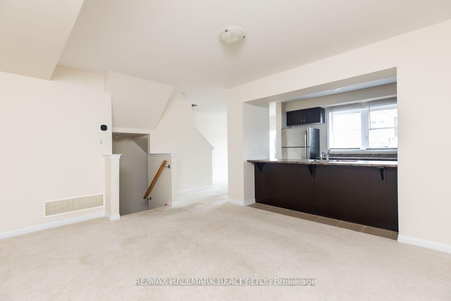 142 Baycliffe Crescent thumbnail 3