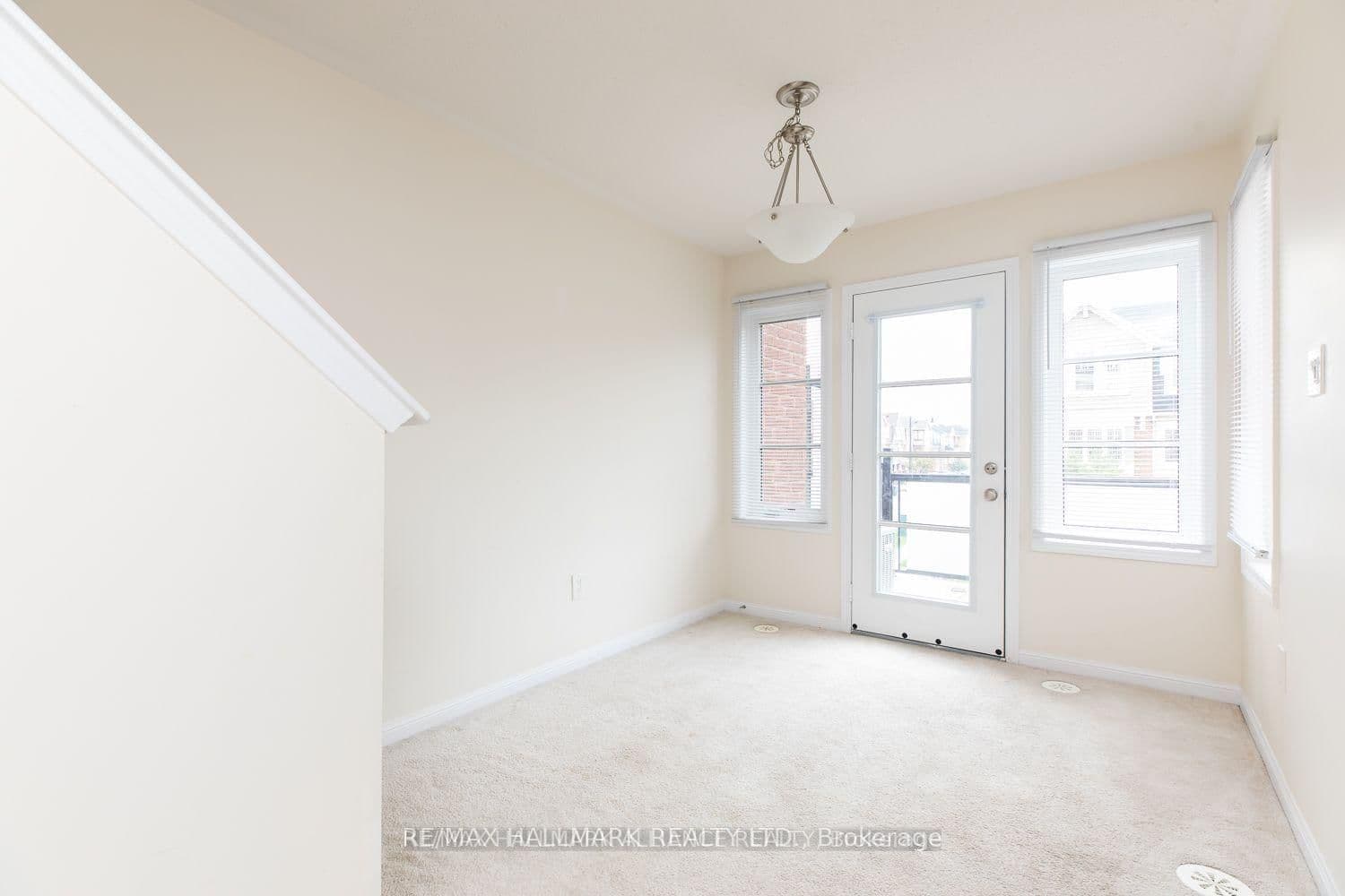 142 Baycliffe Crescent thumbnail 6