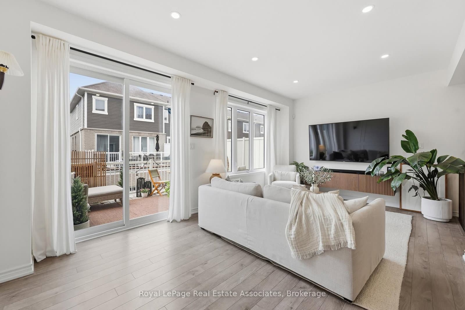1222 Rose Way, Unit 27 thumbnail 13