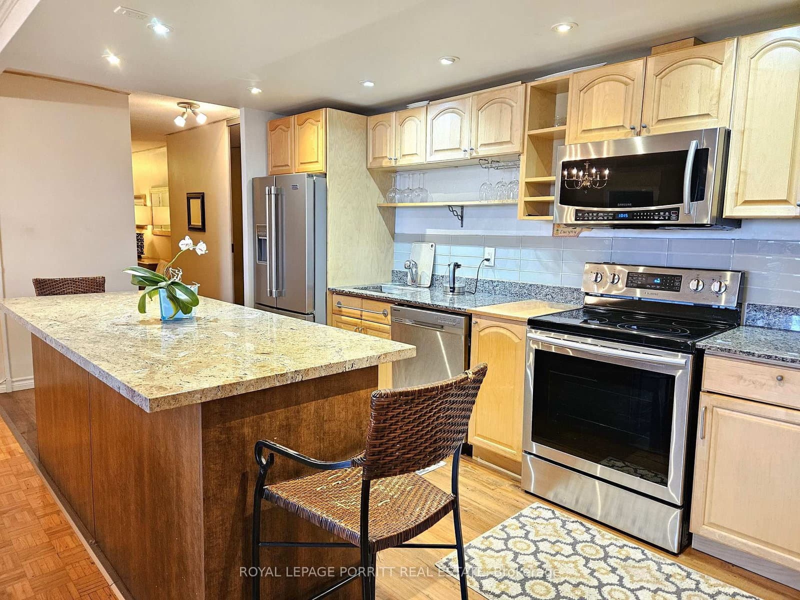 1535 Lakeshore Road E, Unit 1704 thumbnail 2