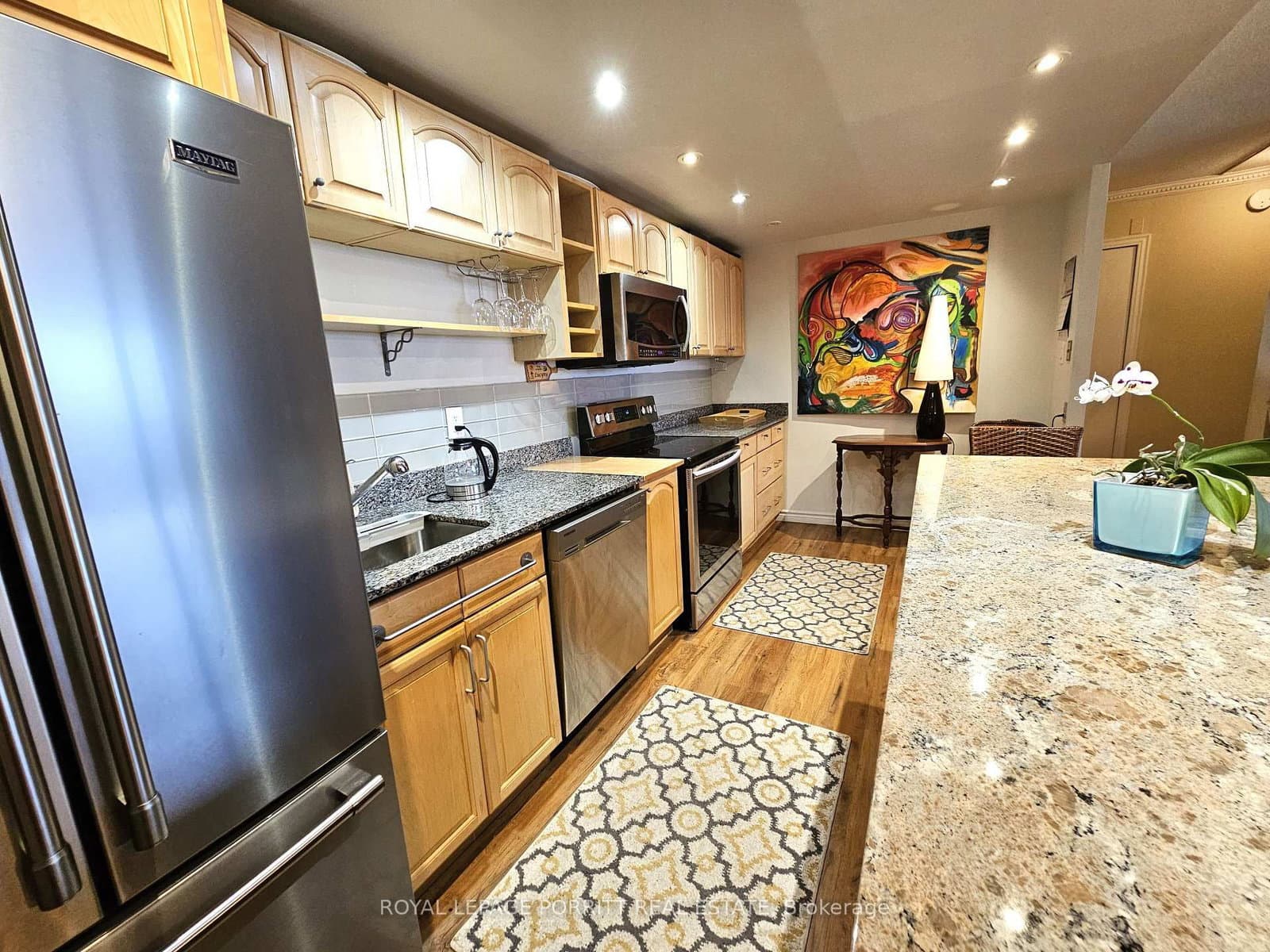 1535 Lakeshore Road E, Unit 1704 thumbnail 3