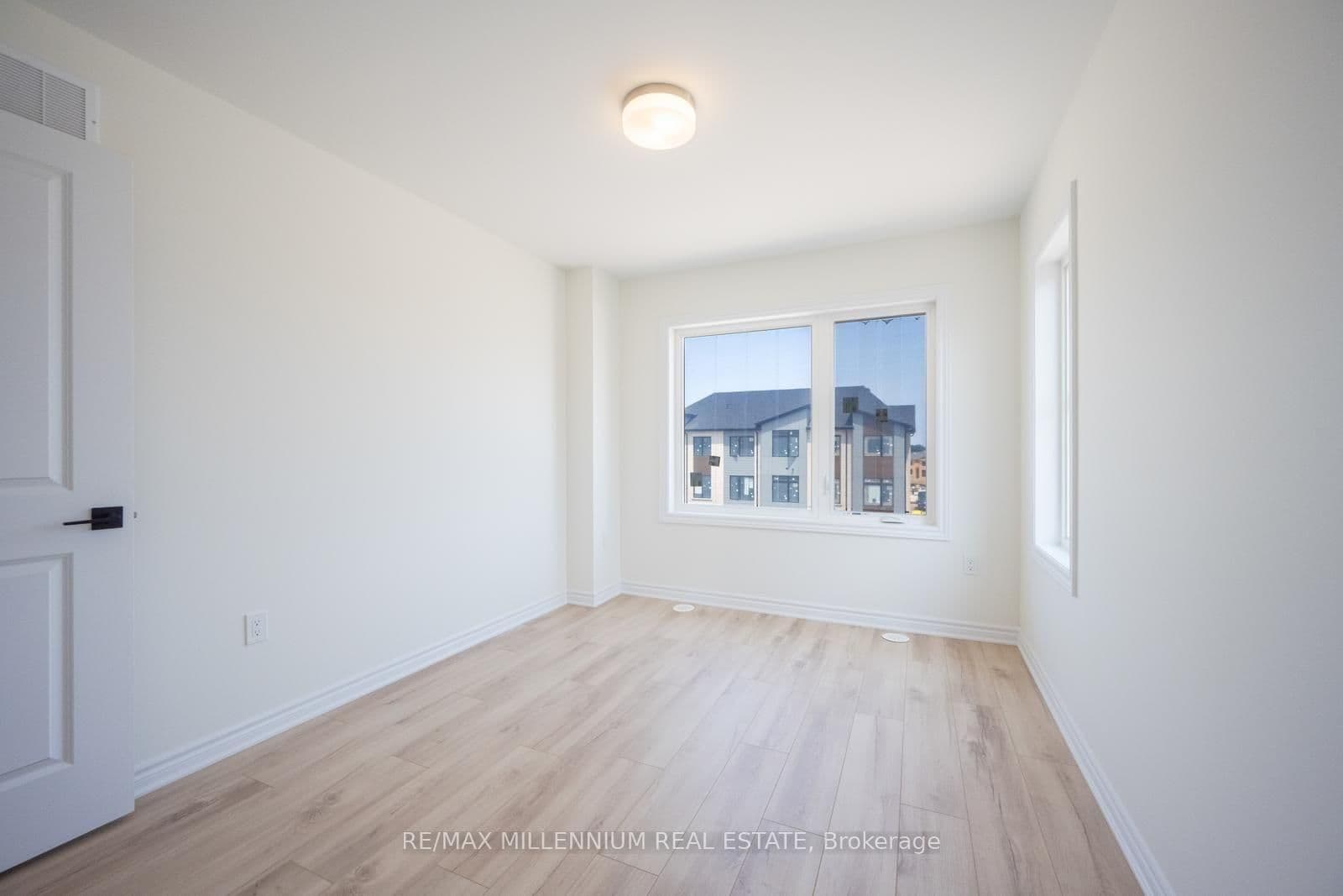 50 Thornbird Crescent, Unit UPPER thumbnail 34