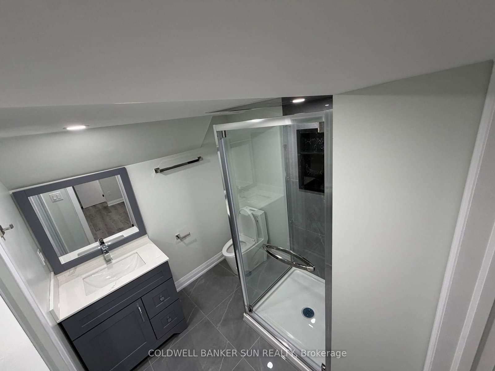 13 Divers Road, Unit Bsmt thumbnail 14