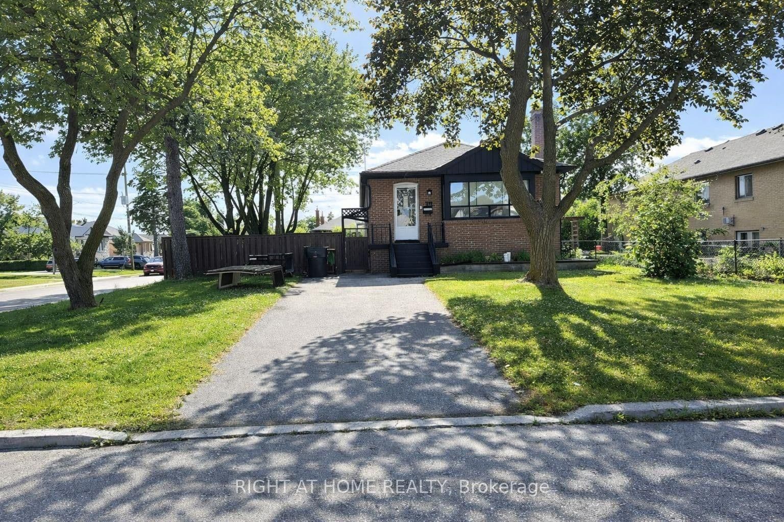 70 Bunnell Crescent - Image 1