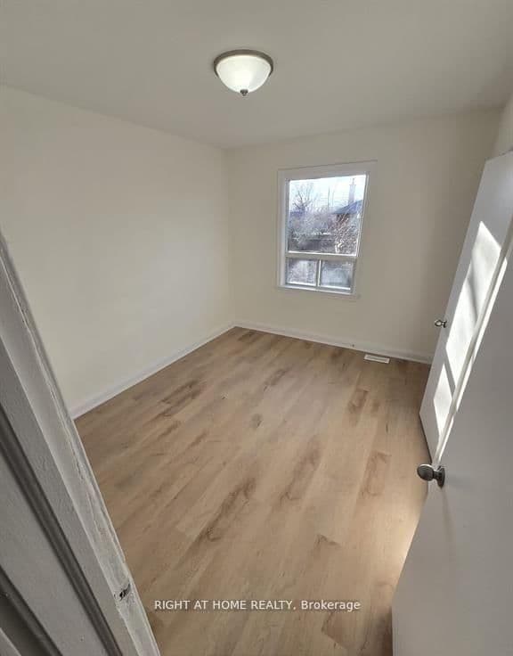 70 Bunnell Crescent thumbnail 4