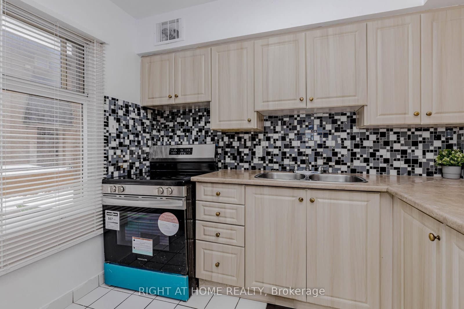 40 Rexdale Boulevard, Unit 3 thumbnail 12