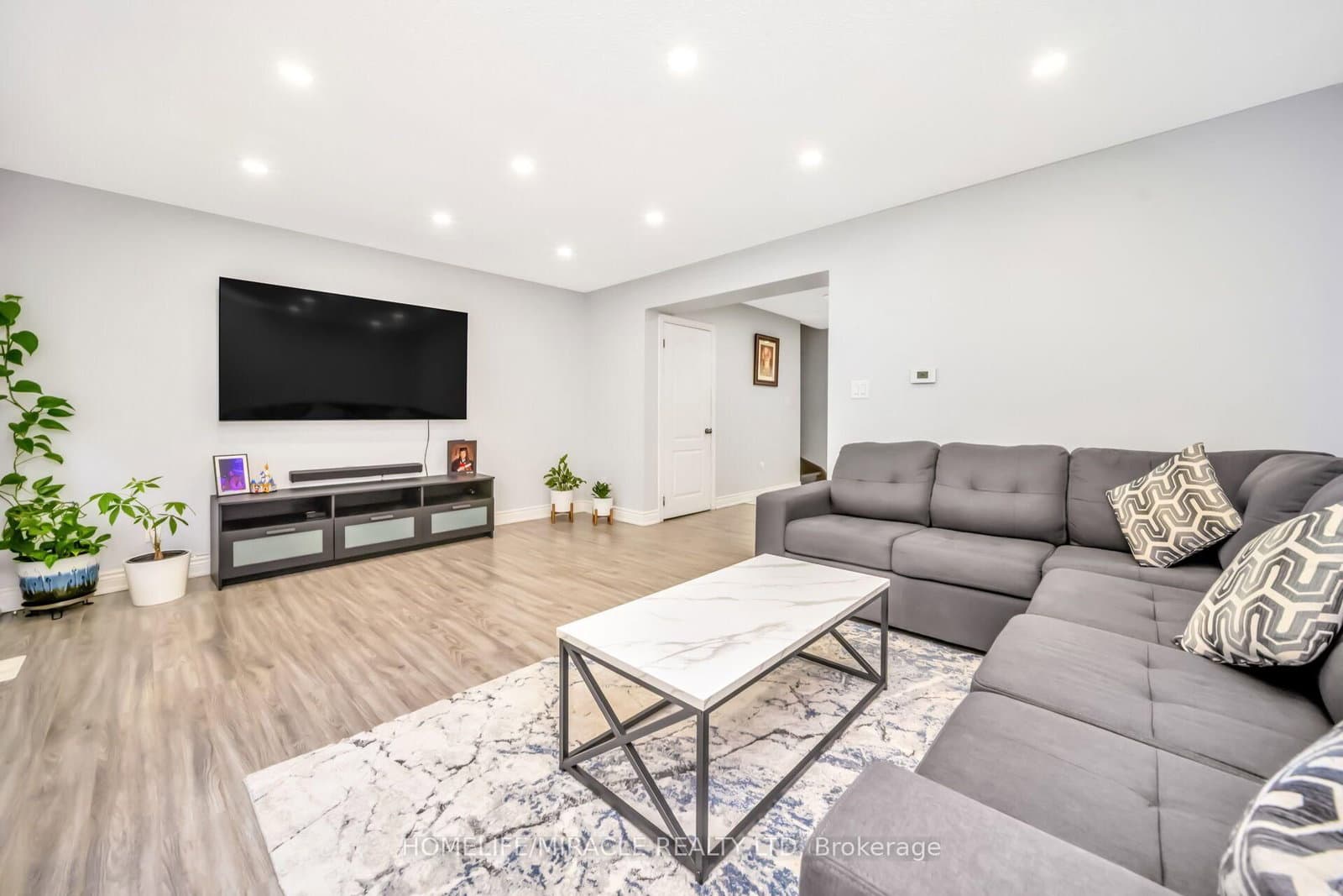 25 Carleton Place thumbnail 17