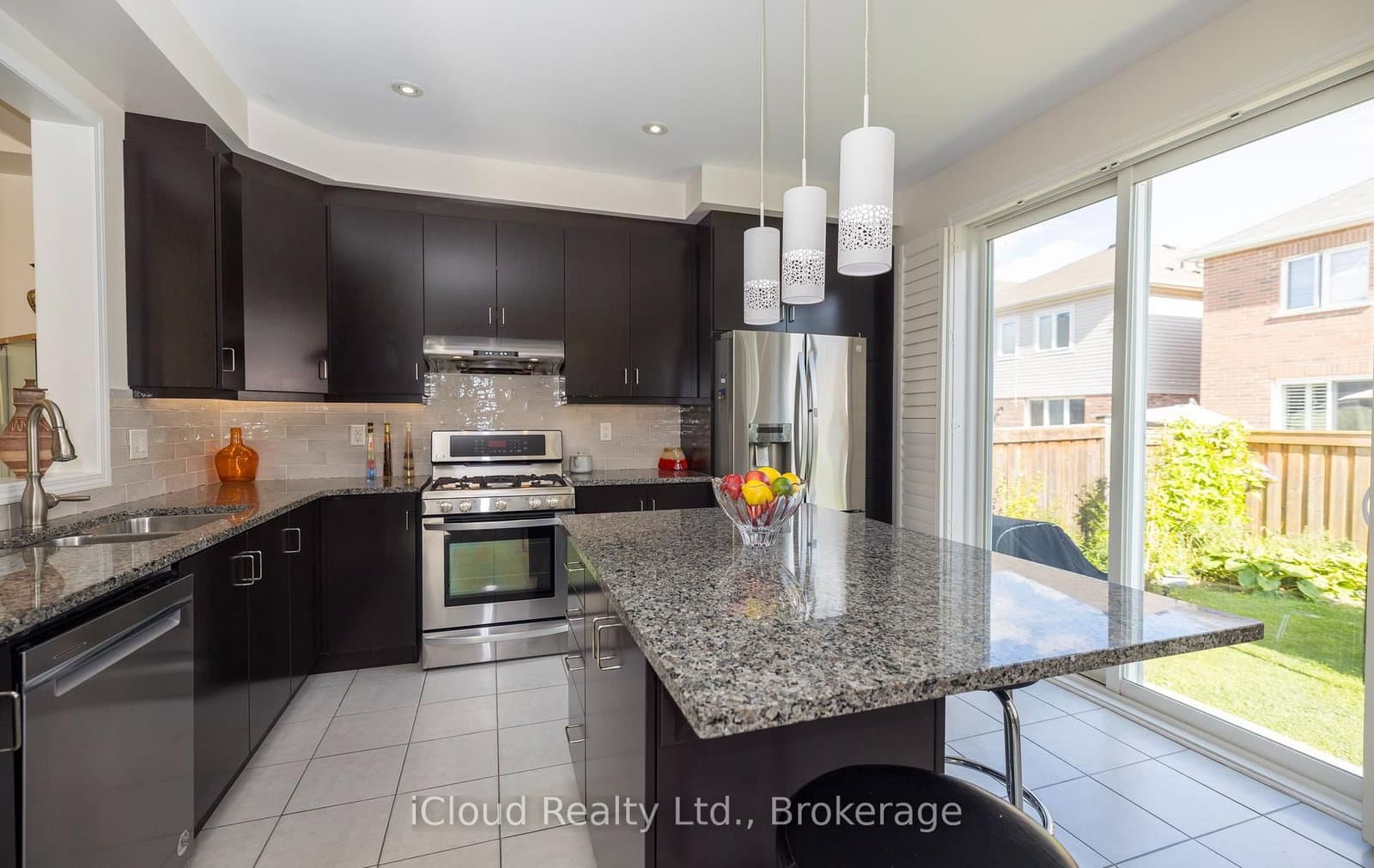954 Penson Crescent thumbnail 16