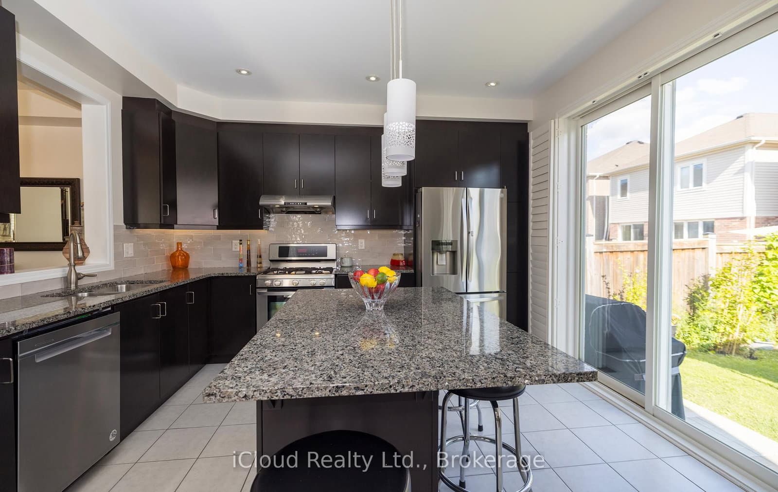 954 Penson Crescent thumbnail 17