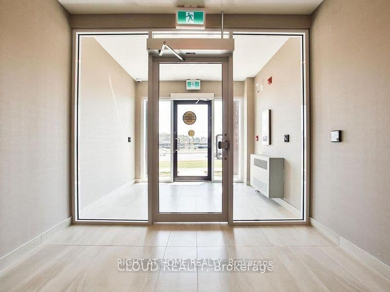58 SKY HARBOUR Drive, Unit 410 thumbnail 5