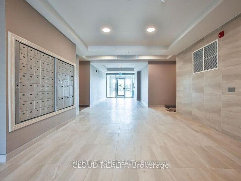 58 SKY HARBOUR Drive, Unit 410 thumbnail 6