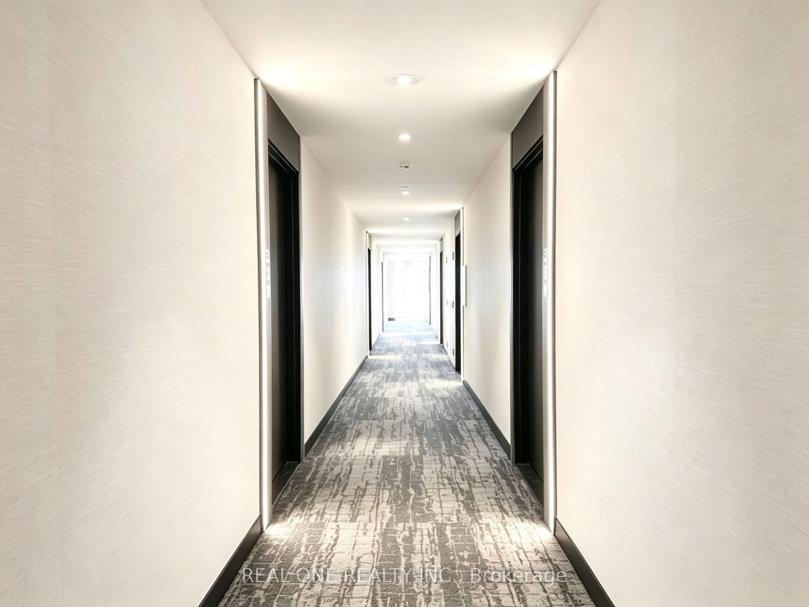 215 Lakeshore Road W, Unit 333 thumbnail 3