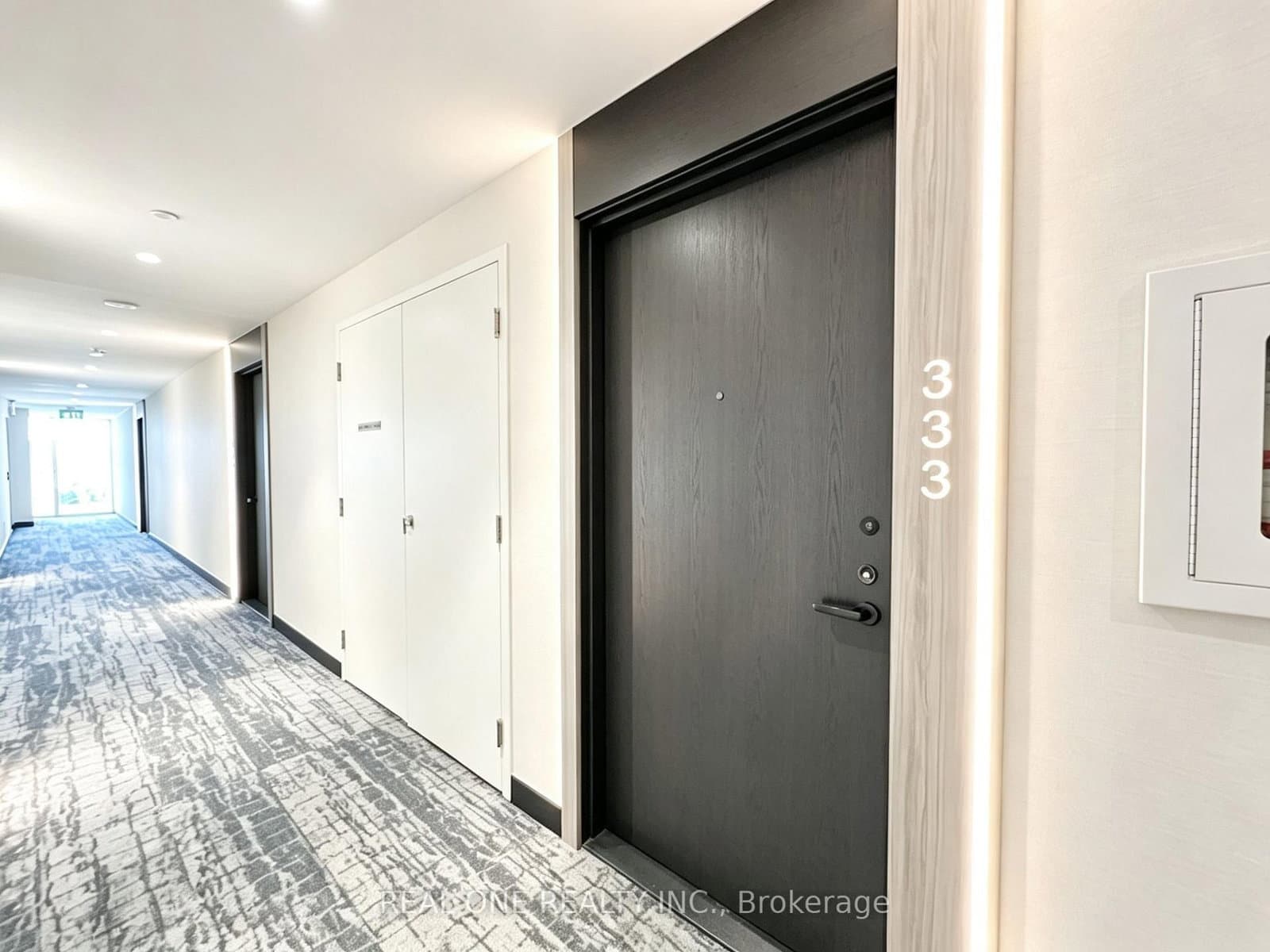 215 Lakeshore Road W, Unit 333 thumbnail 4