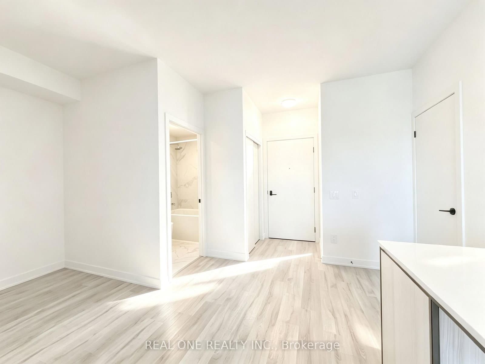 215 Lakeshore Road W, Unit 333 thumbnail 5