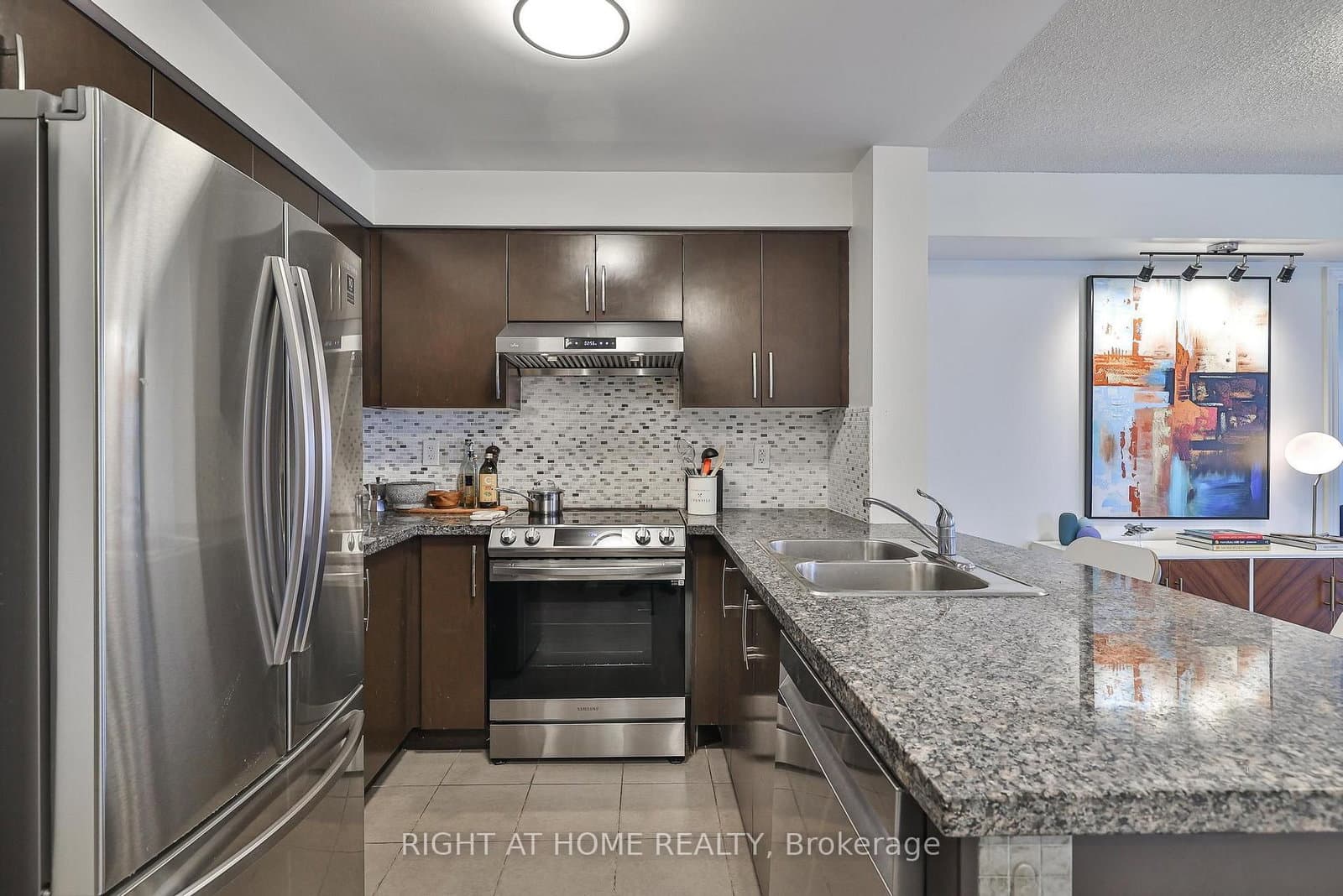 3 Michael Power Place, Unit 2402 thumbnail 14