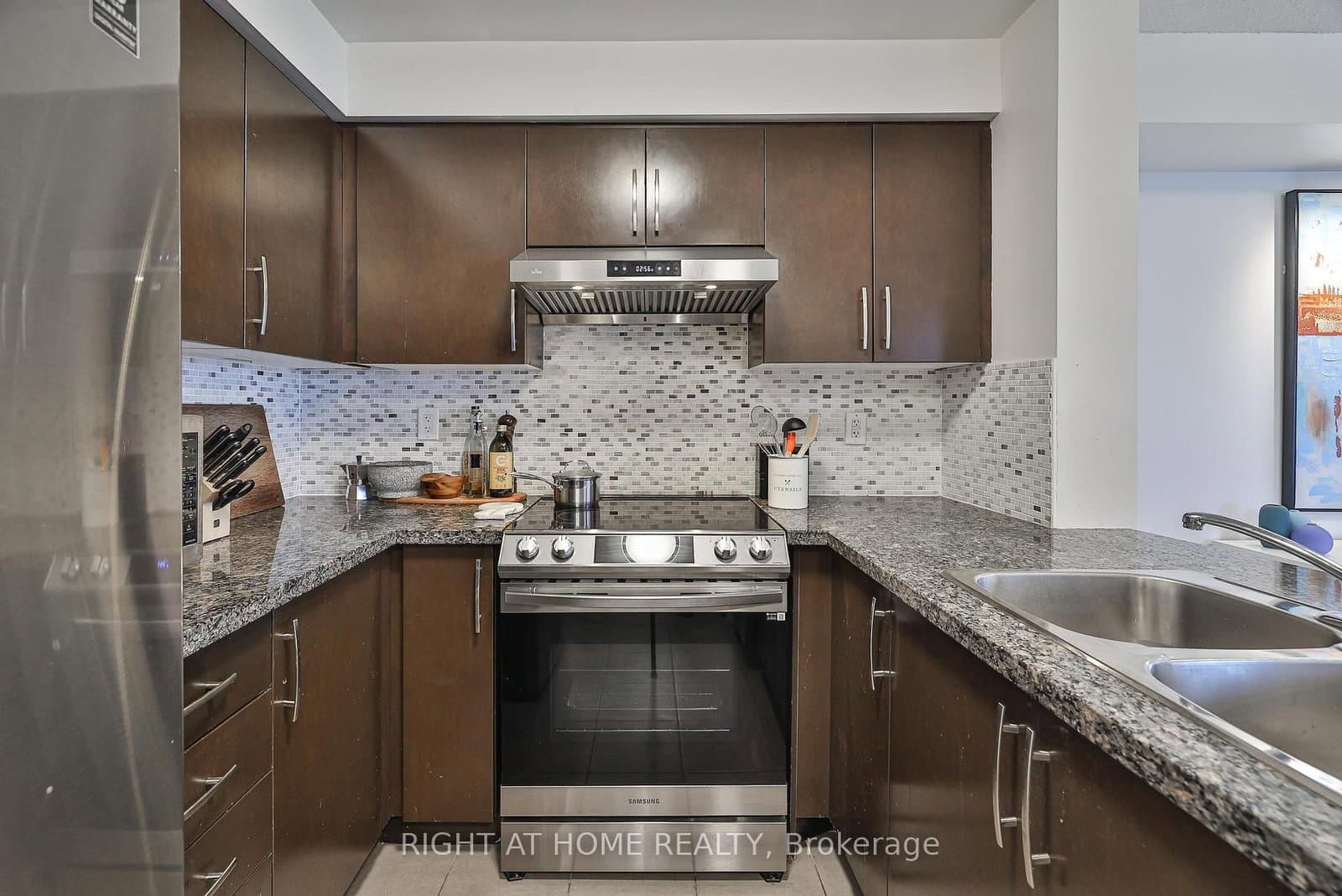3 Michael Power Place, Unit 2402 thumbnail 15