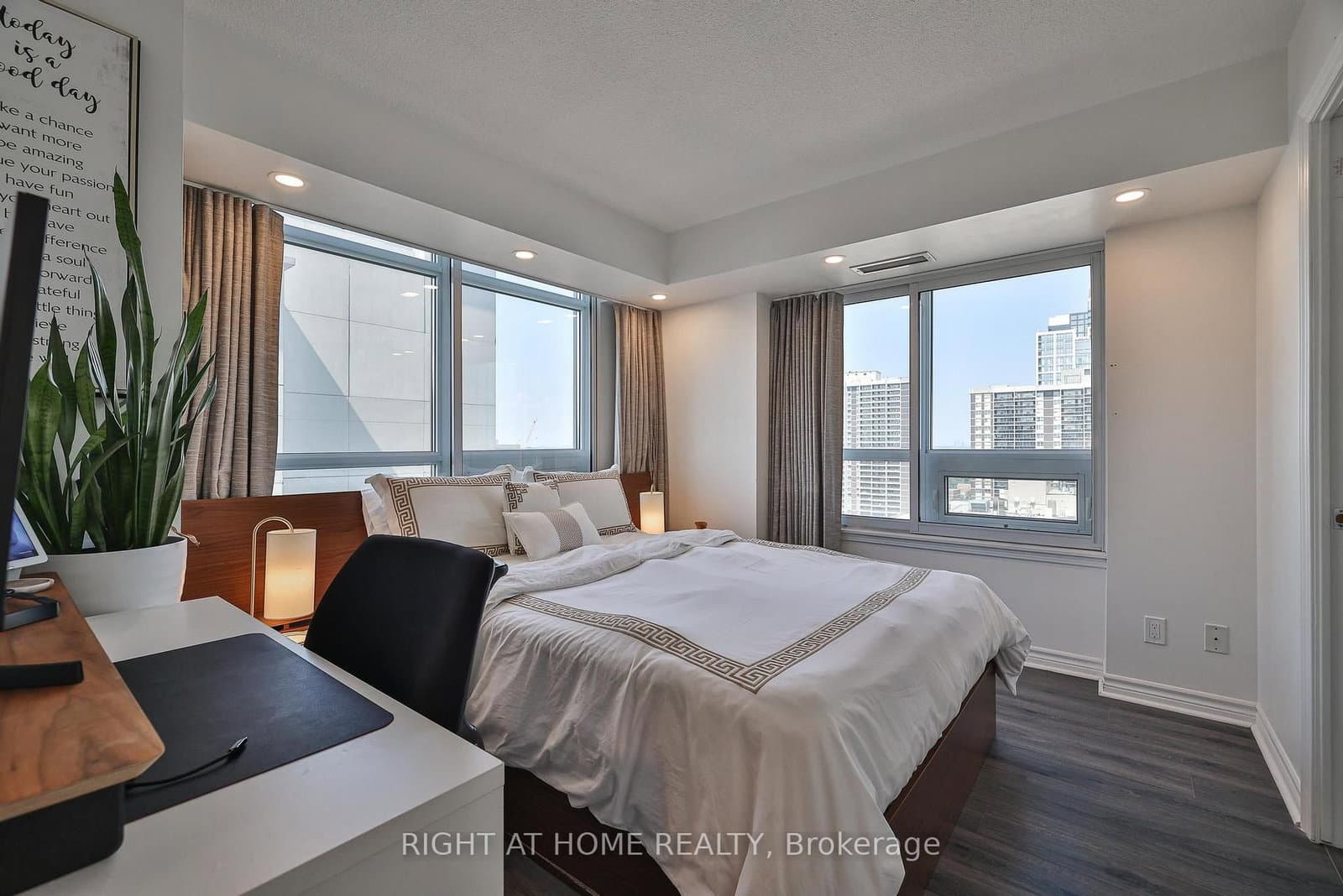 3 Michael Power Place, Unit 2402 thumbnail 16