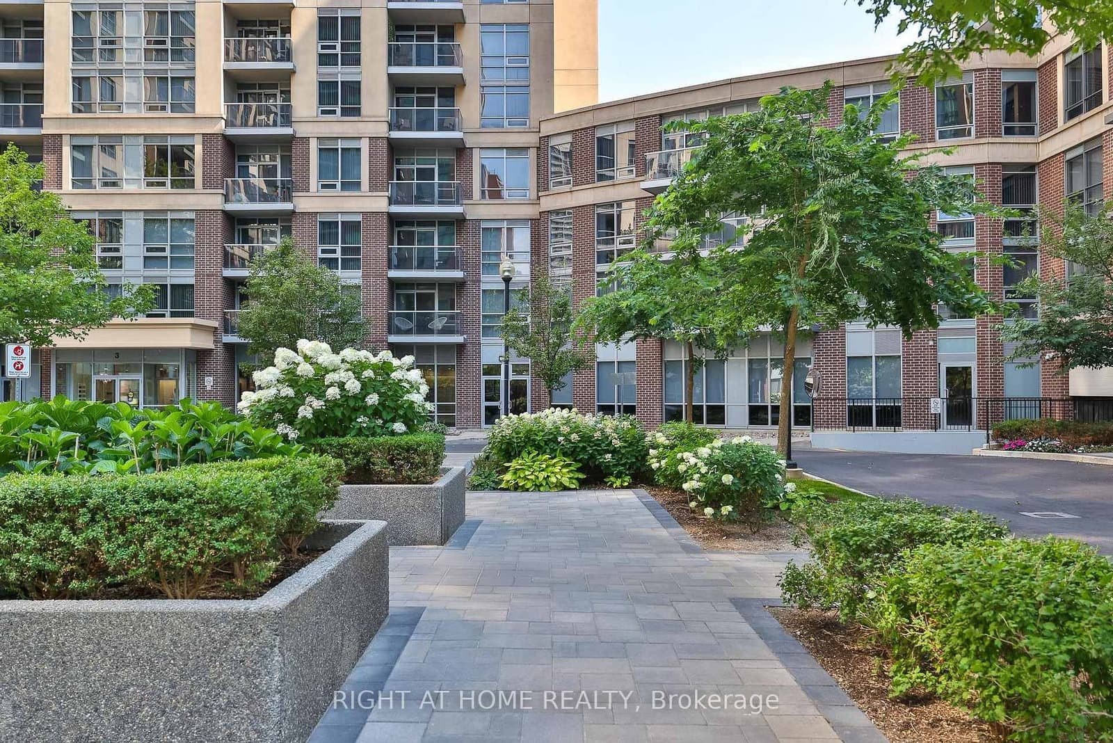3 Michael Power Place, Unit 2402 thumbnail 2
