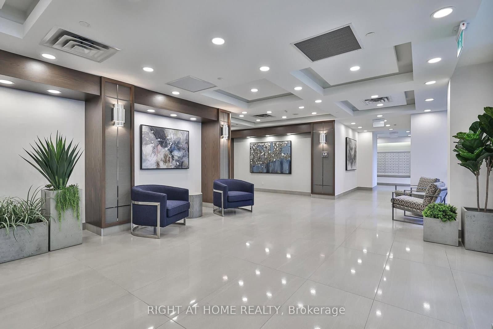 3 Michael Power Place, Unit 2402 thumbnail 3