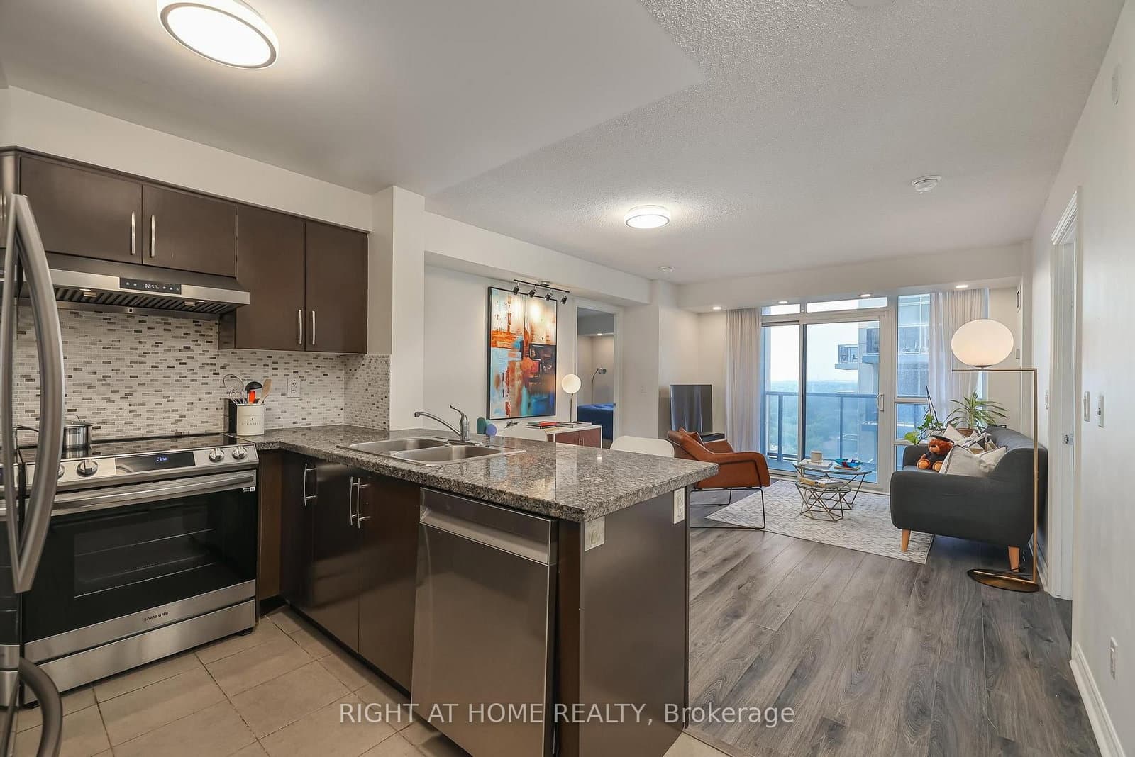 3 Michael Power Place, Unit 2402 thumbnail 5