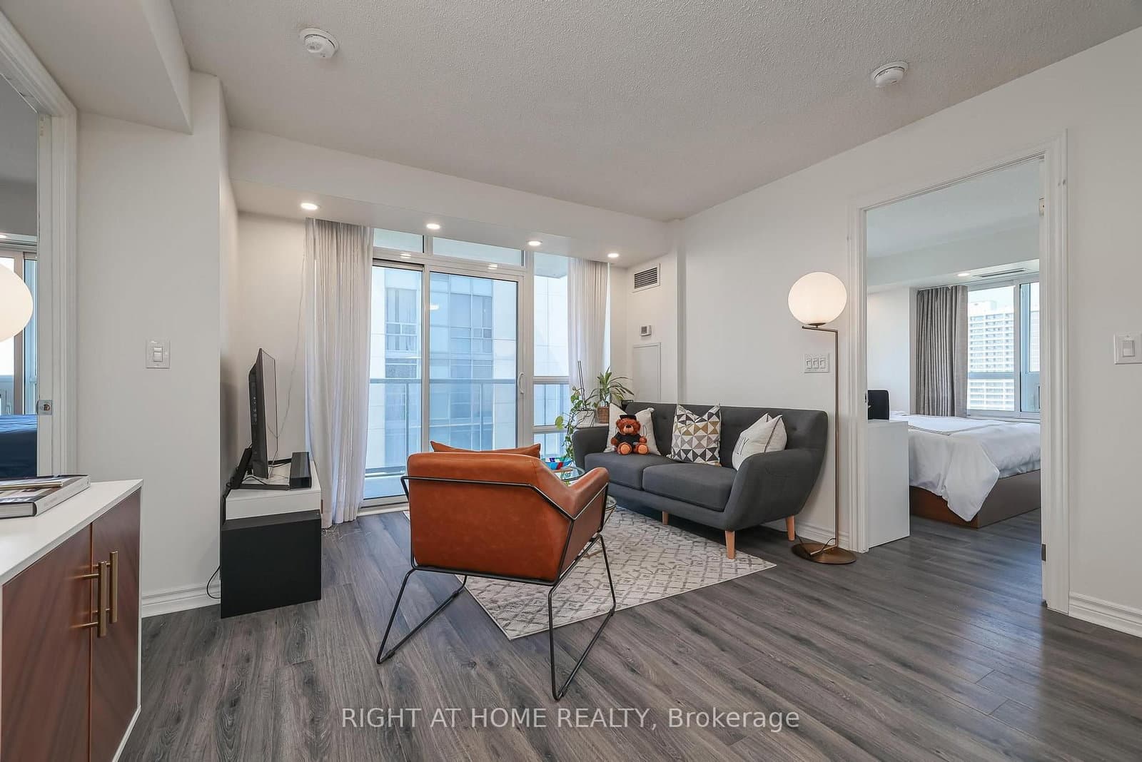 3 Michael Power Place, Unit 2402 thumbnail 6
