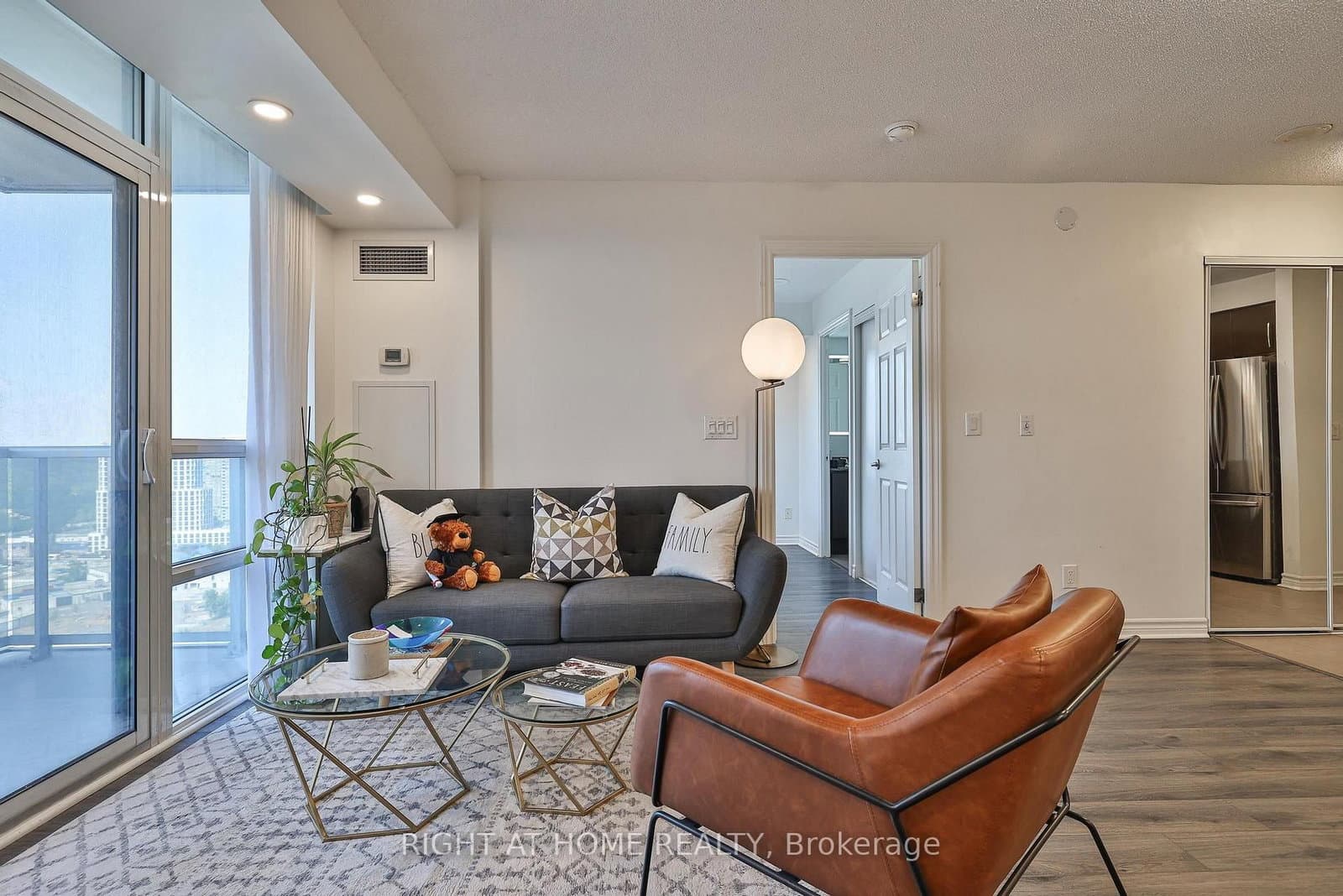3 Michael Power Place, Unit 2402 thumbnail 7