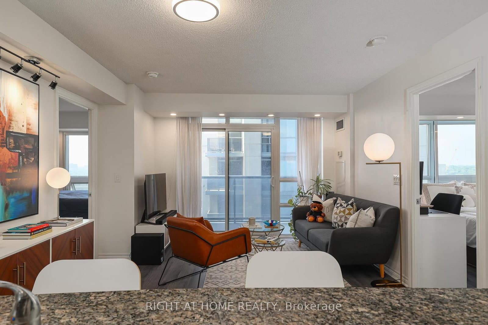 3 Michael Power Place, Unit 2402 thumbnail 9