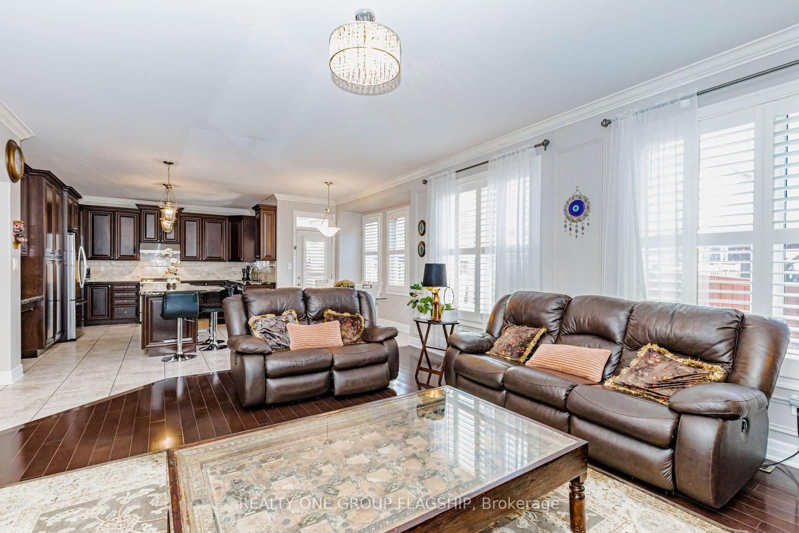 715 Casarin Crescent thumbnail 10