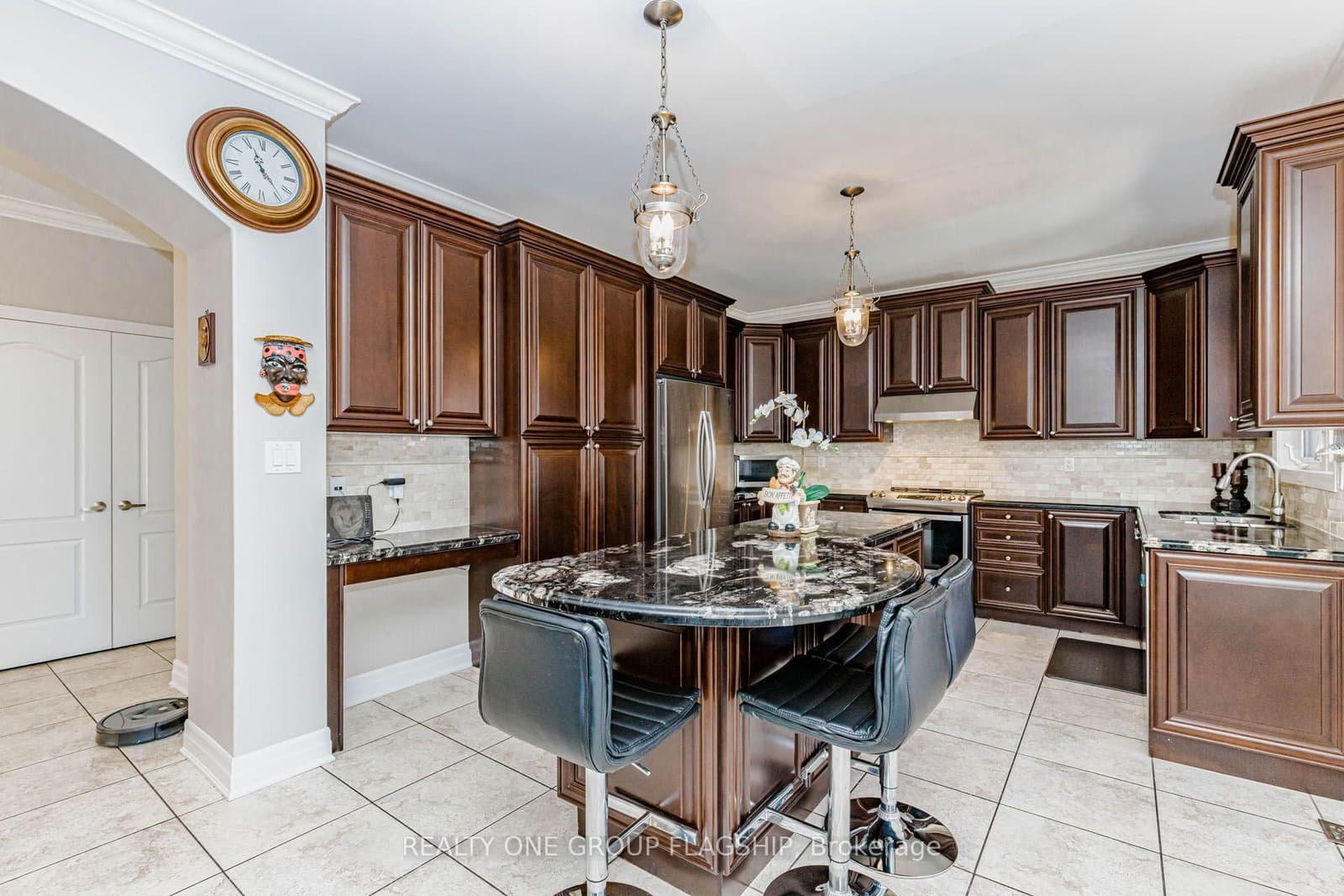 715 Casarin Crescent thumbnail 13