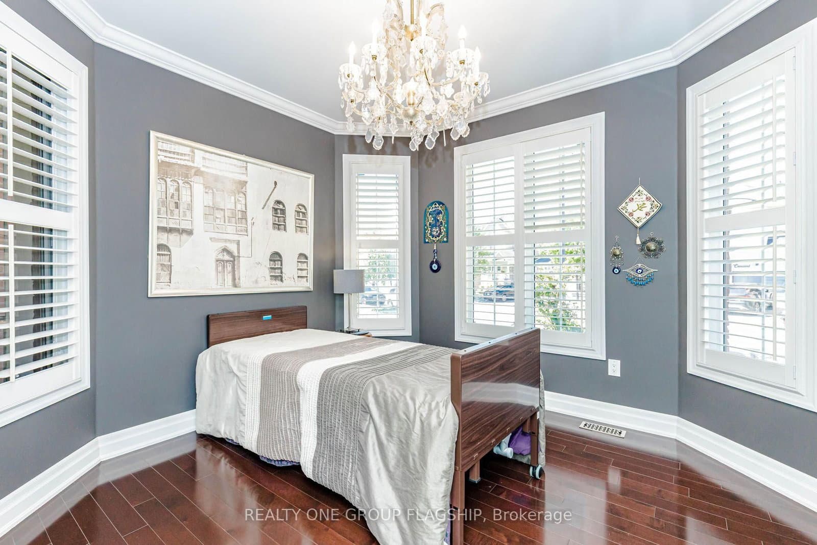 715 Casarin Crescent thumbnail 16