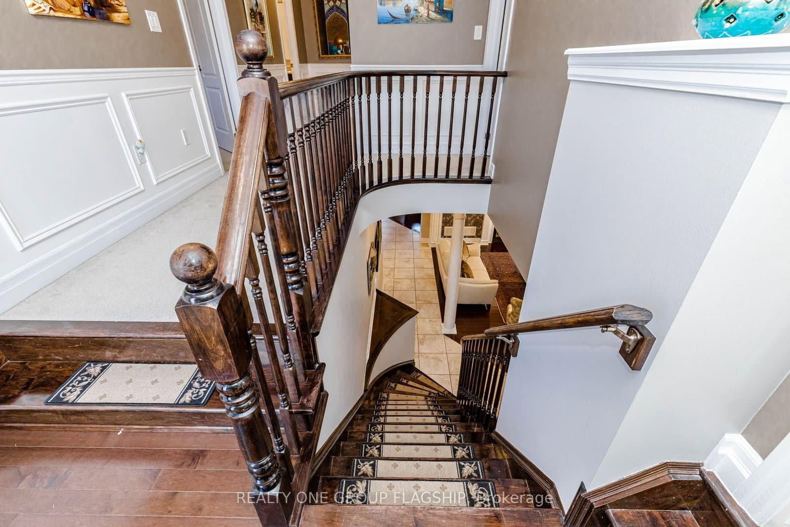 715 Casarin Crescent thumbnail 21