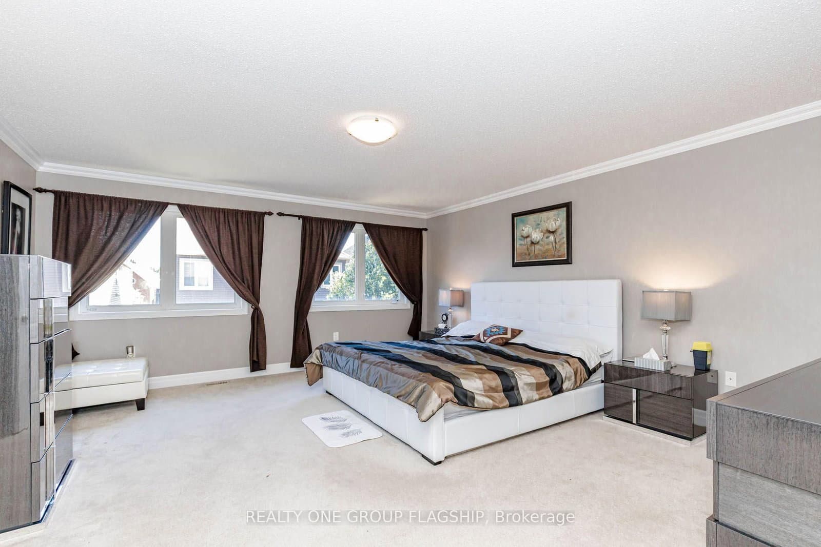 715 Casarin Crescent thumbnail 23