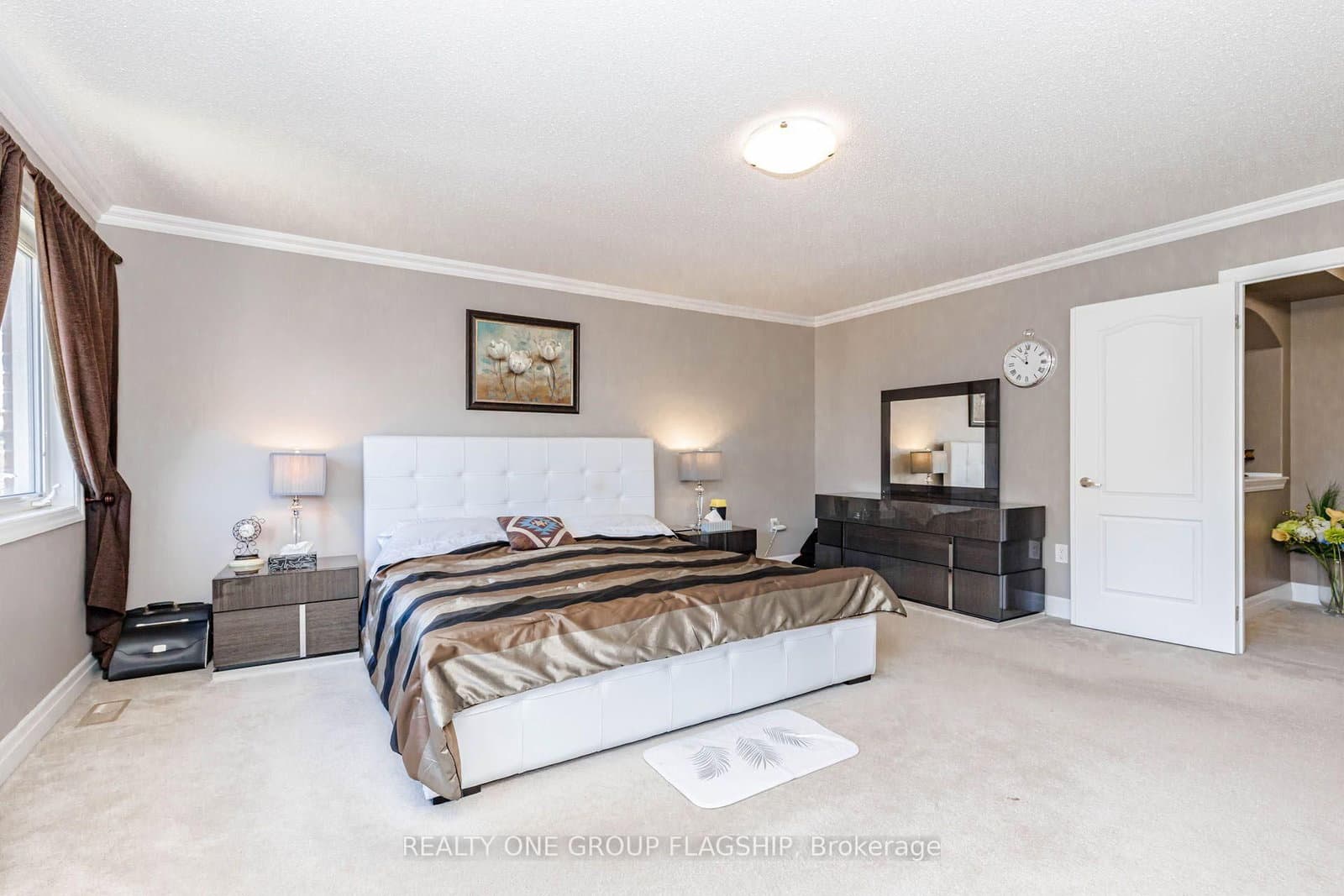 715 Casarin Crescent thumbnail 24