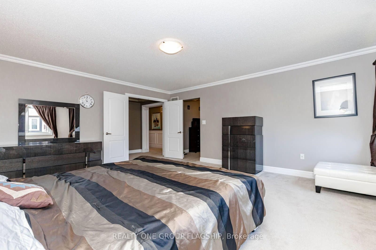 715 Casarin Crescent thumbnail 25