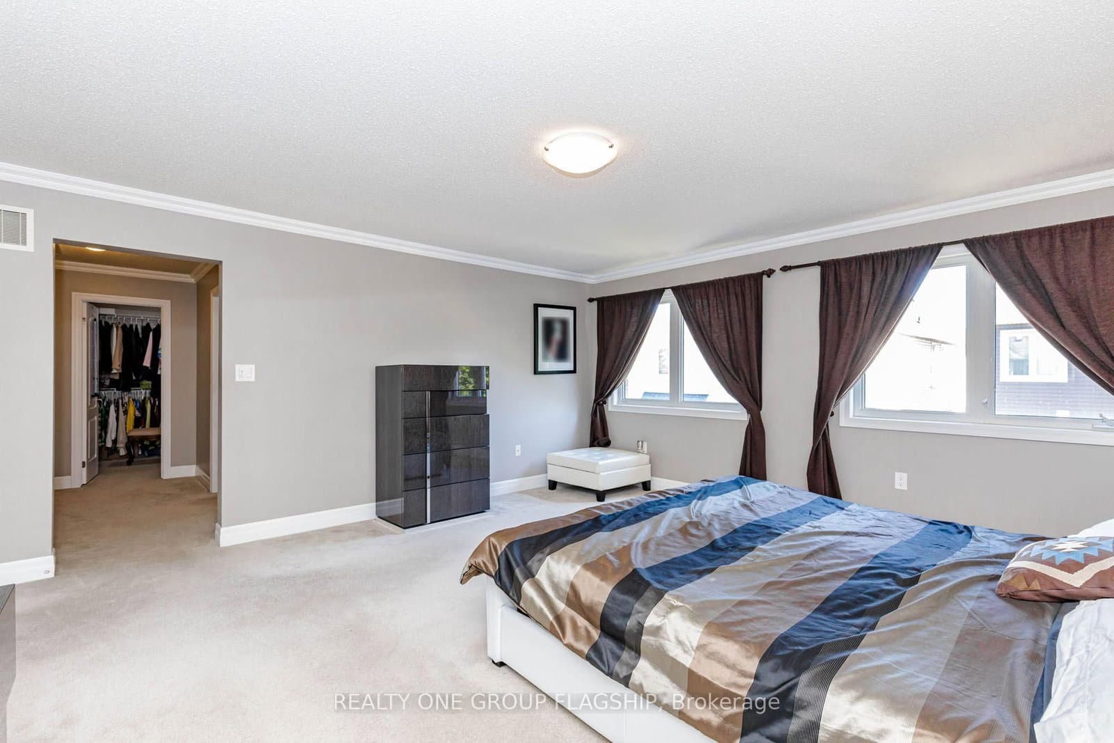 715 Casarin Crescent thumbnail 26