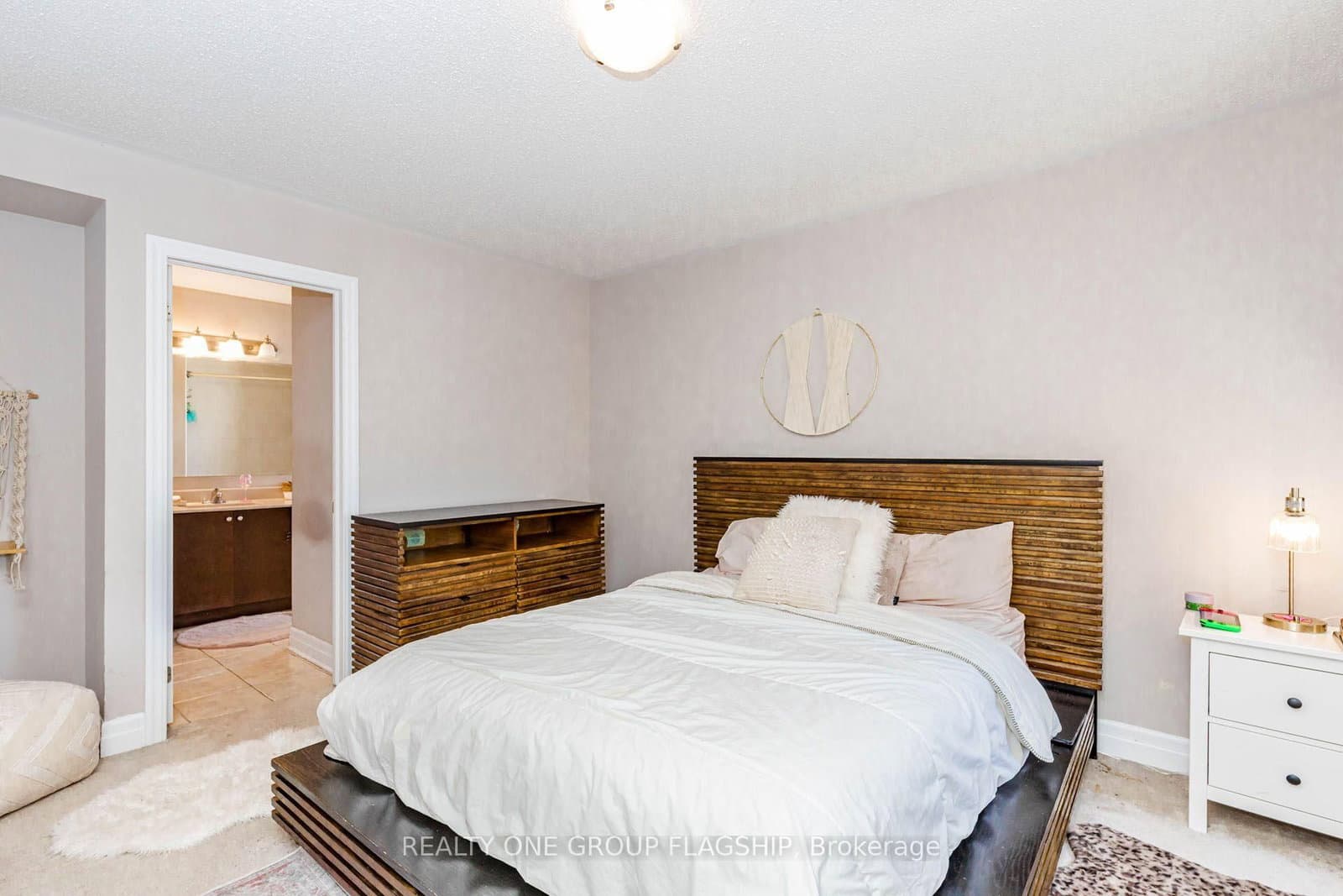 715 Casarin Crescent thumbnail 29