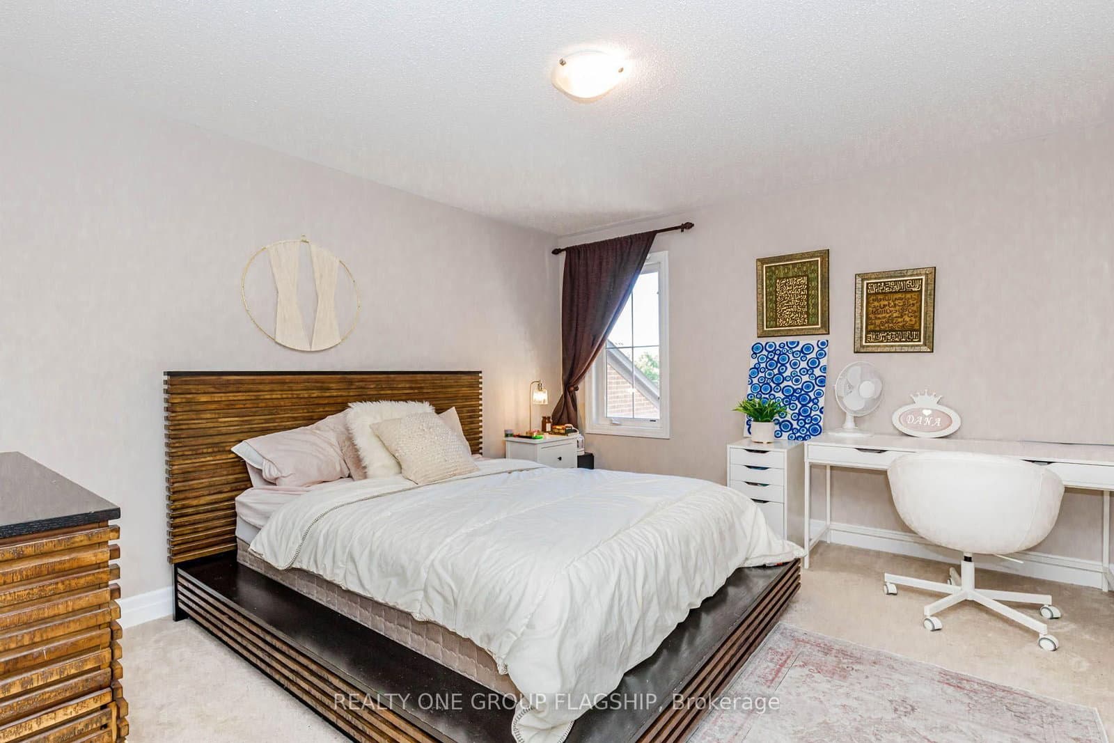 715 Casarin Crescent thumbnail 30