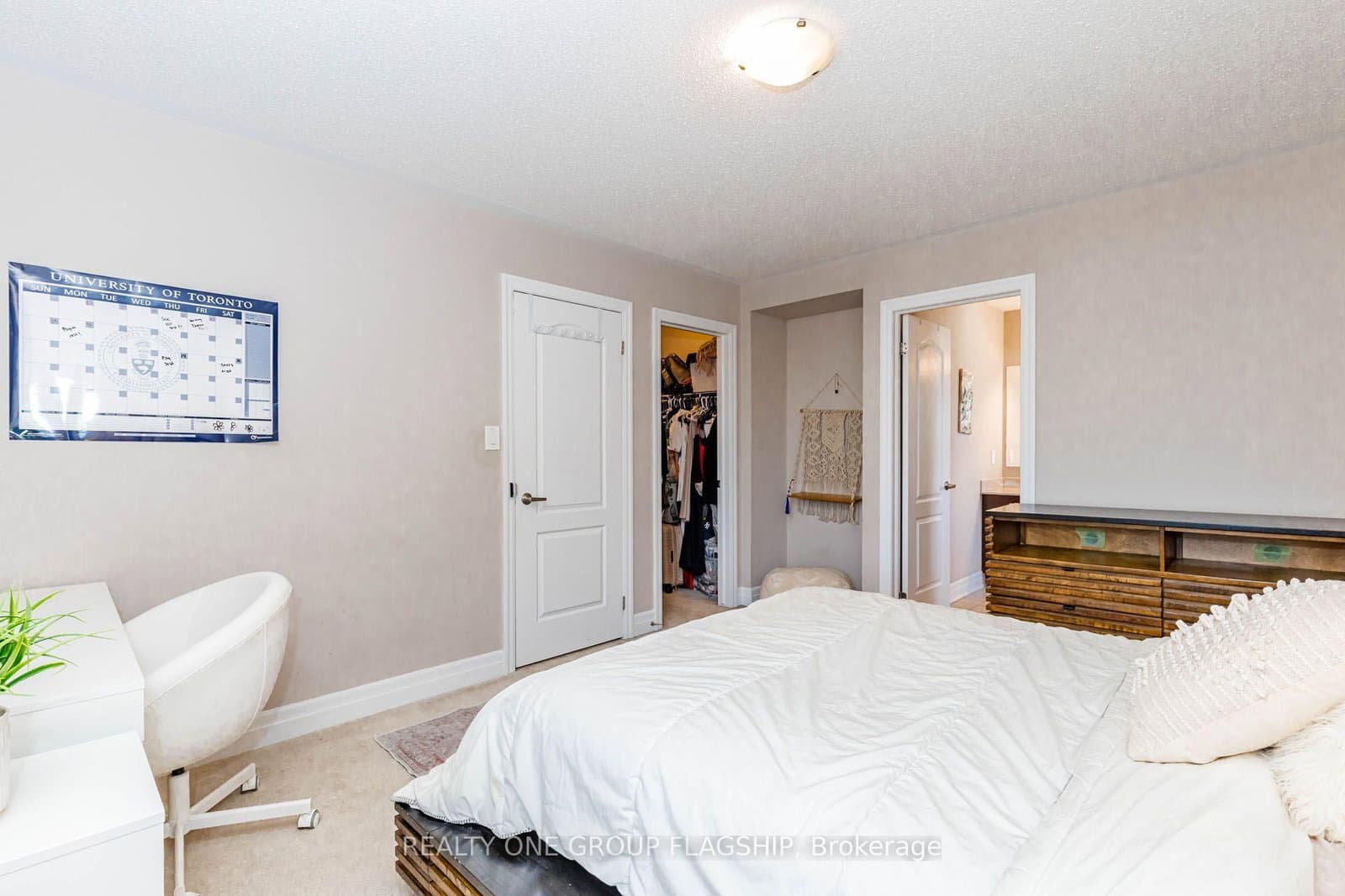 715 Casarin Crescent thumbnail 31