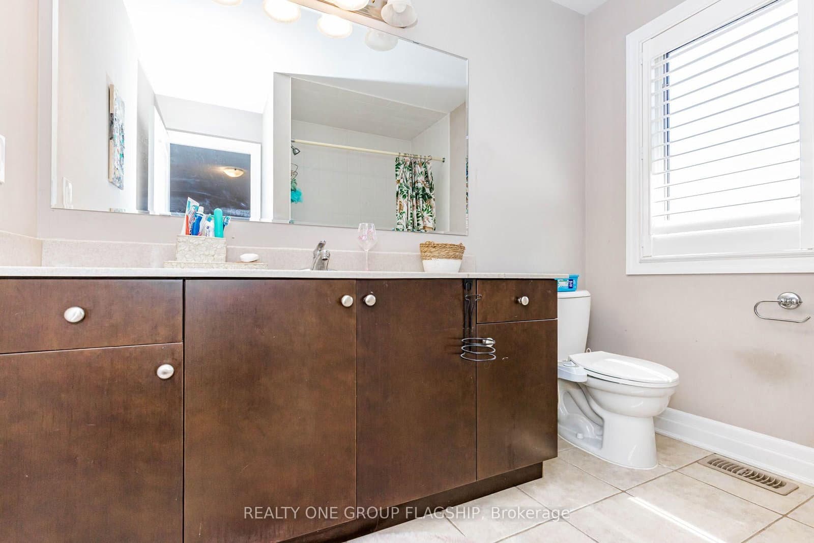 715 Casarin Crescent thumbnail 32