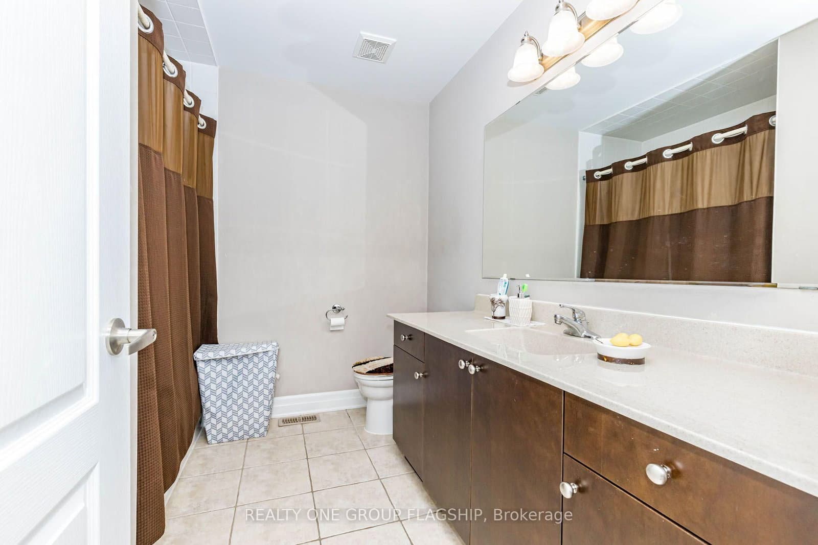 715 Casarin Crescent thumbnail 37