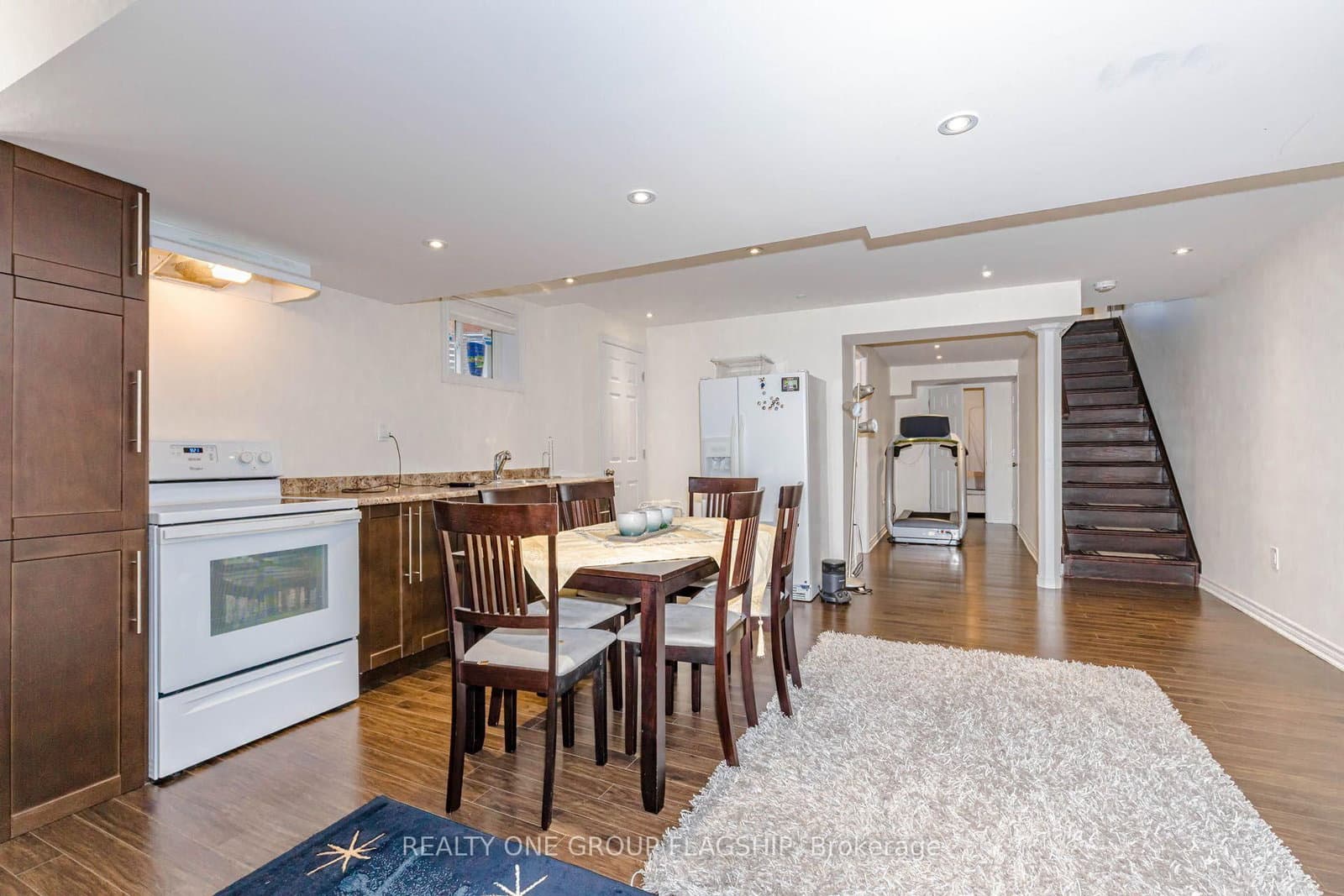 715 Casarin Crescent thumbnail 39